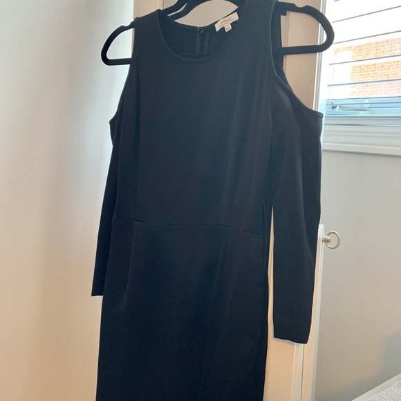 Aritzia Wilfred open shoulder dress - Picture 3 of 7
